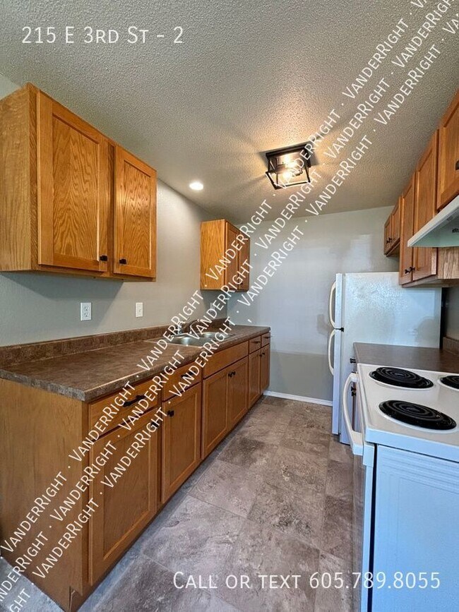 Building Photo - 2 Bedroom Renovated Apartment in Canton!