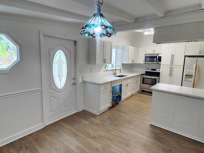 Building Photo - 305 S Loxahatchee Dr
