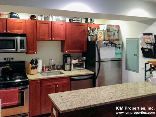 Building Photo - 711 W Melrose St