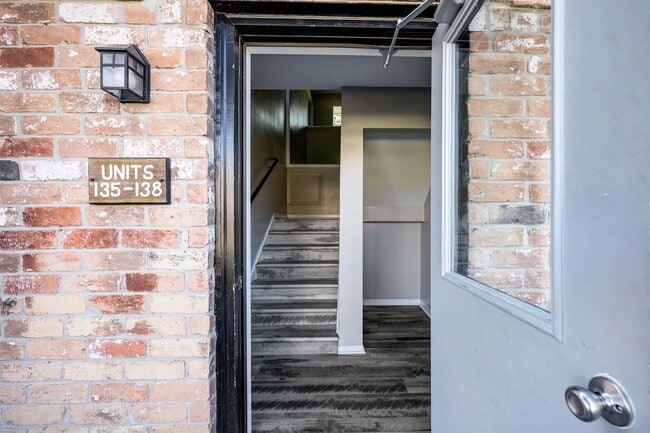 Foto del edificio - 9031 Gaylord Dr