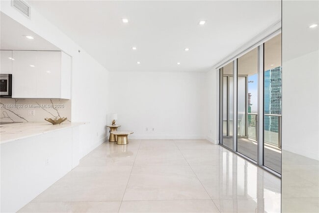 Foto del edificio - 1300 Brickell Bay Dr