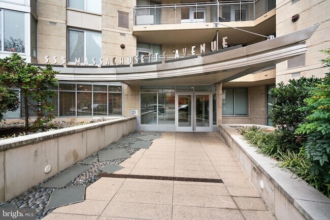 Foto del edificio - 555 Massachusetts Ave NW