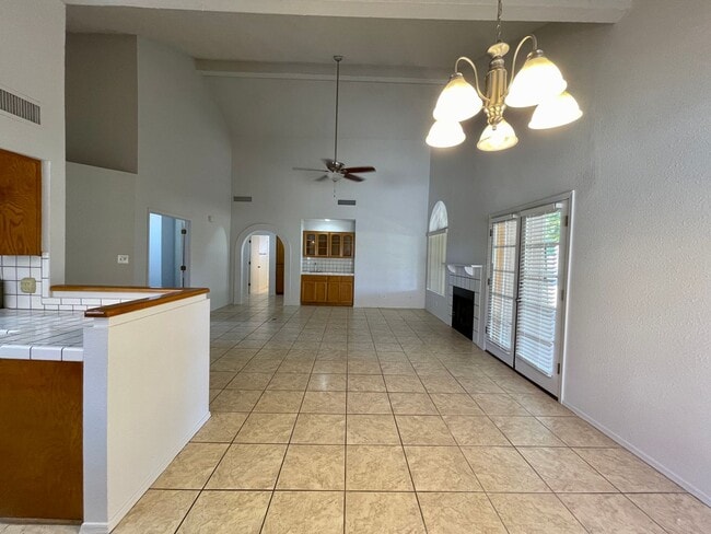 Building Photo - Mesa Del Sol Home