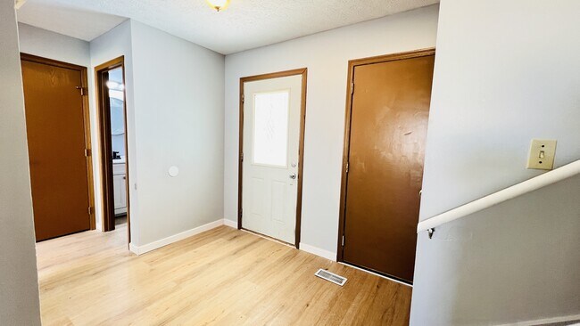Foto del edificio - 431 S Village Ct