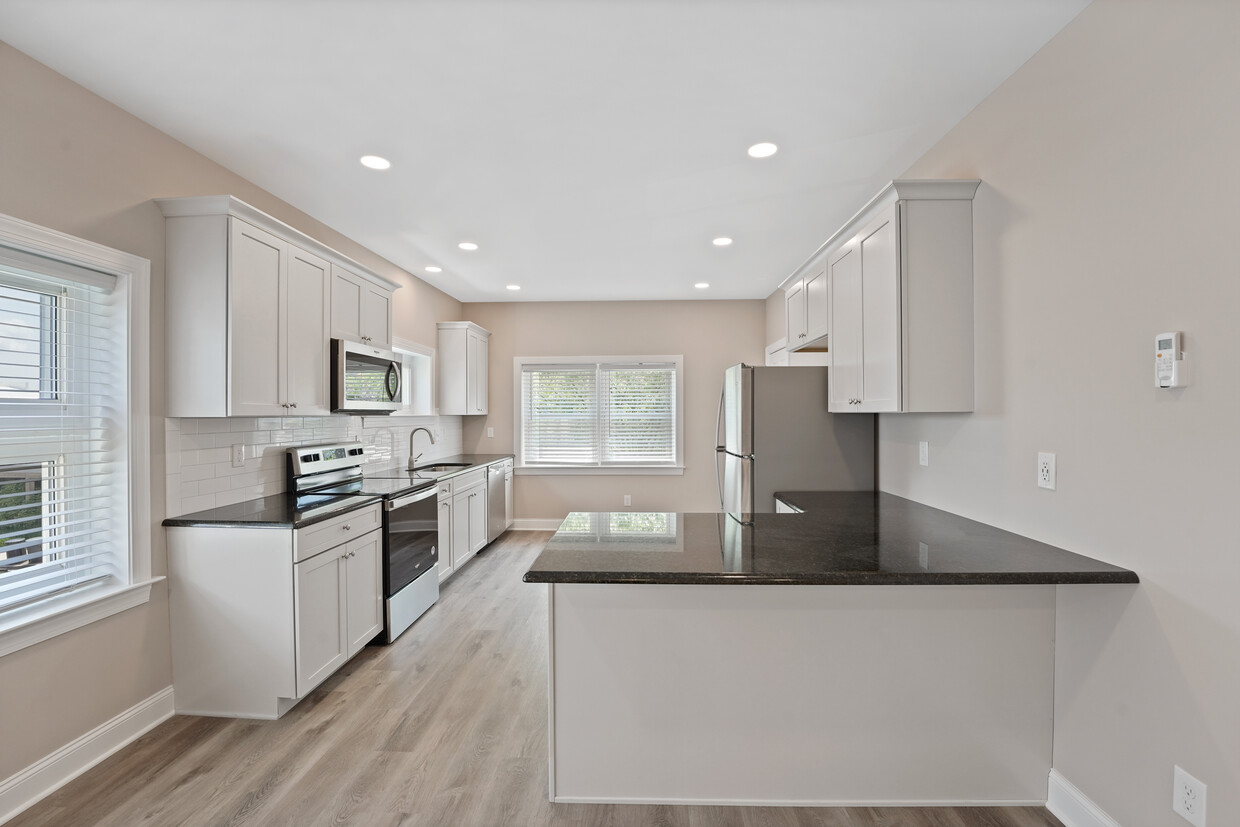 What a place to walk into! - 219 E State St