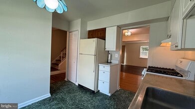 Building Photo - 2015 Mayflower Dr
