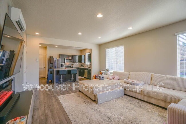 Foto del edificio - 2001 NE 4 Seasons Ln