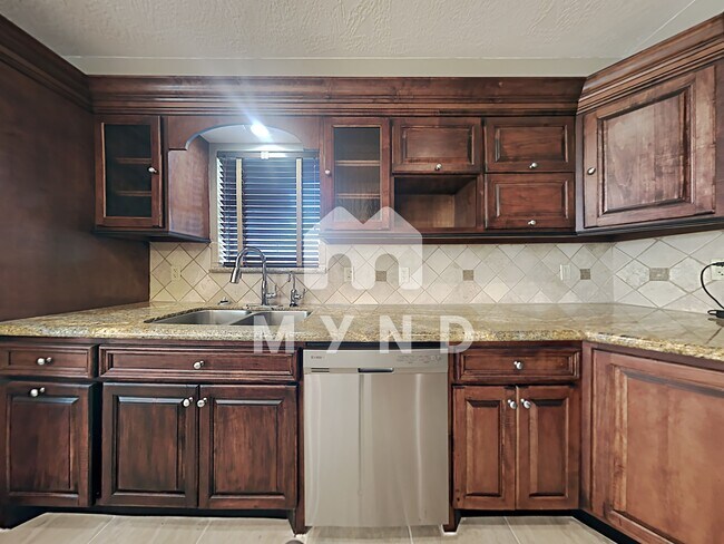 Building Photo - 3219 Glen Spring Dr
