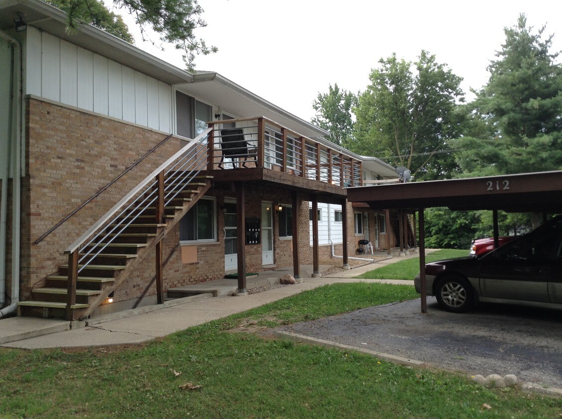 Primary Photo - 212 E Oak Cliff Ct
