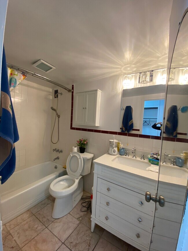 Foto del edificio - 321 E 48th St