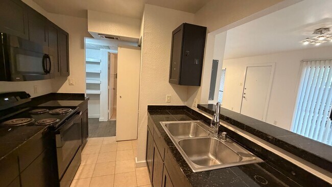 Foto del edificio - 4123 Avondale Ave
