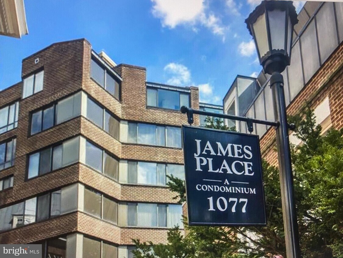 Foto principal - 1077 30th St NW