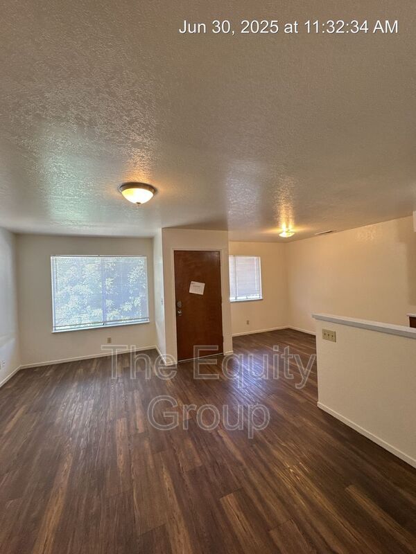 Foto del edificio - 703 E Noble Ave