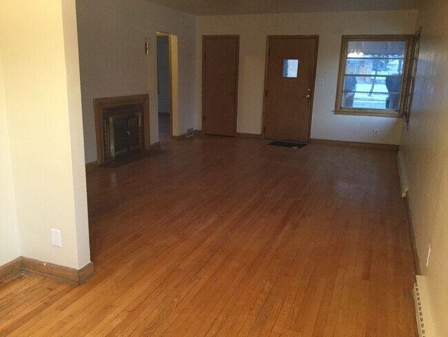Foto del edificio - 2 Bedroom single family home W/ detached garage