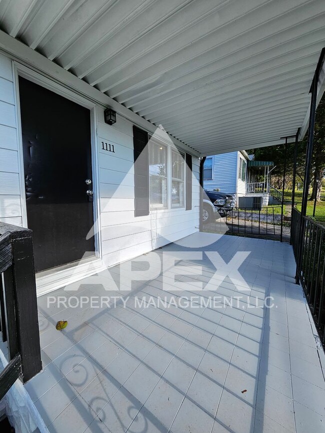 Building Photo - Charming 3 Bd 1- Ba Single Family Home in ...
