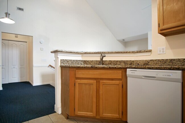 Foto del edificio - Runaway Beach Condo now available!