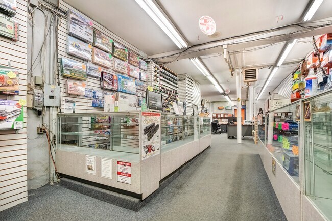 Interior Photo - 751 Mcdonald Ave