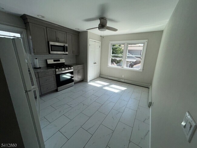 Foto del edificio - 49 7th Ave