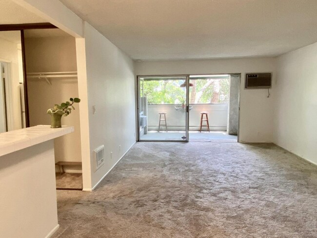 Foto del edificio - 355 S Los Robles Ave