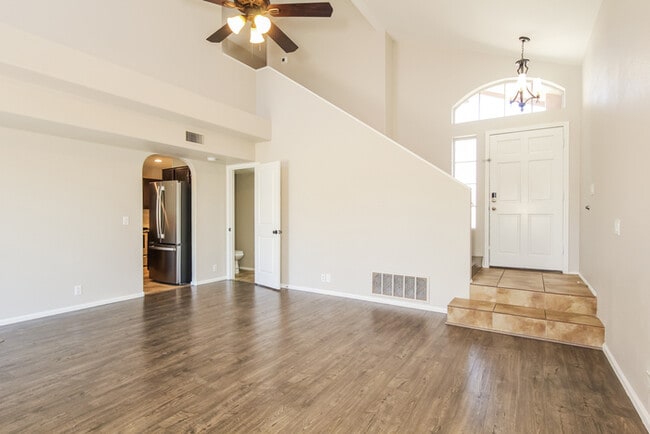 Building Photo - 7712 W Behrend Dr