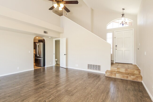 Foto del edificio - 7712 W Behrend Dr