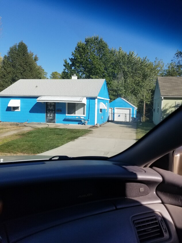Primary Photo - 2731 Appleton Ave
