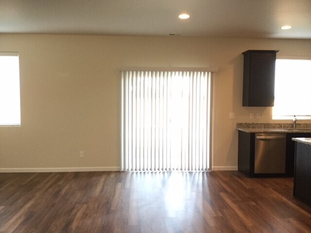 Foto del edificio - 2722 Moore Avenue