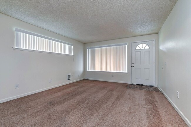 Building Photo - 15829 Manor Way