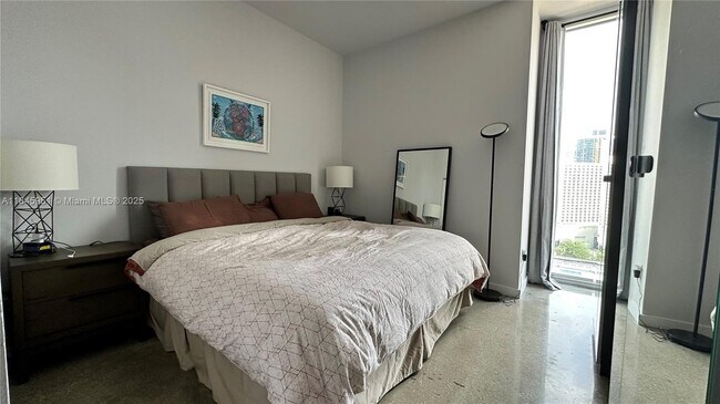Foto del edificio - 151 SE 1st St