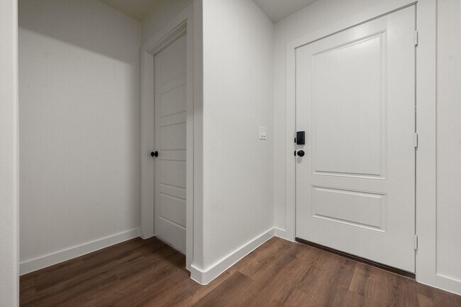 Foto del edificio - Furnished, Finished, and Ready for YOU!