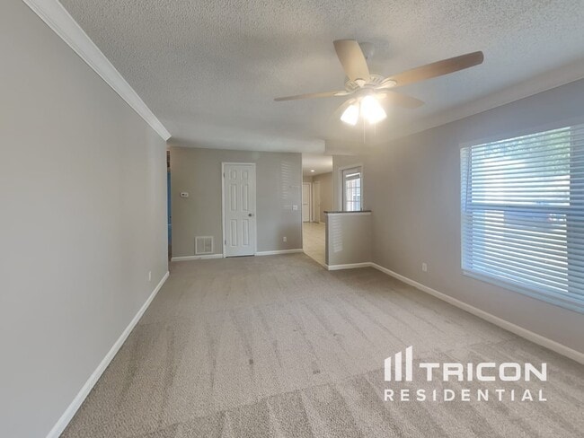 Building Photo - 605 Missionwoode Dr