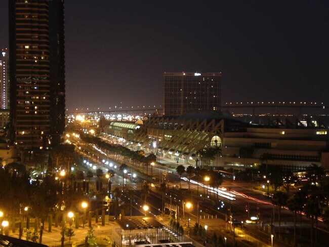 Foto del edificio - 500 W Harbor Dr