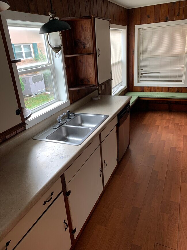 Kitchen - 503 19th St E