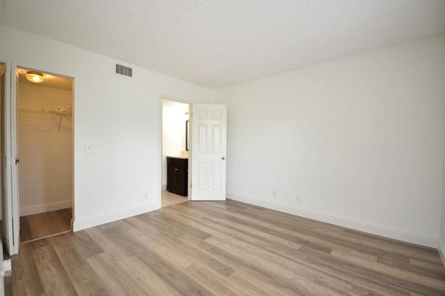 Building Photo - 7101 Golf Colony Ct