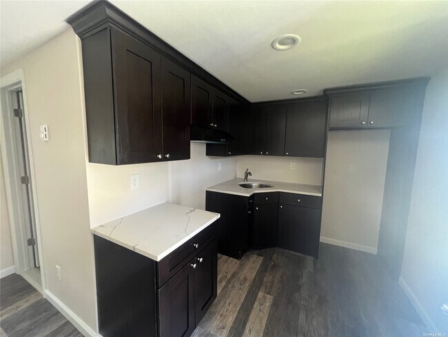 Building Photo - 16 Bellport St