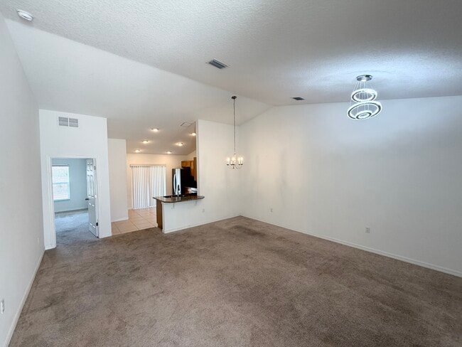 Building Photo - 10 Rainstone Ln