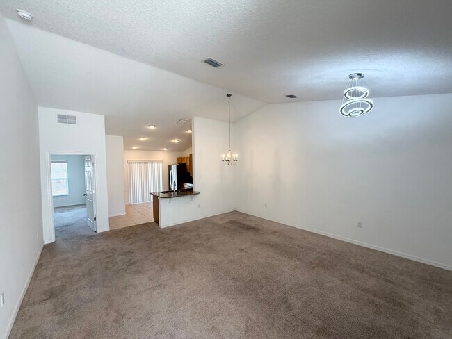 Foto del edificio - 10 Rainstone Ln