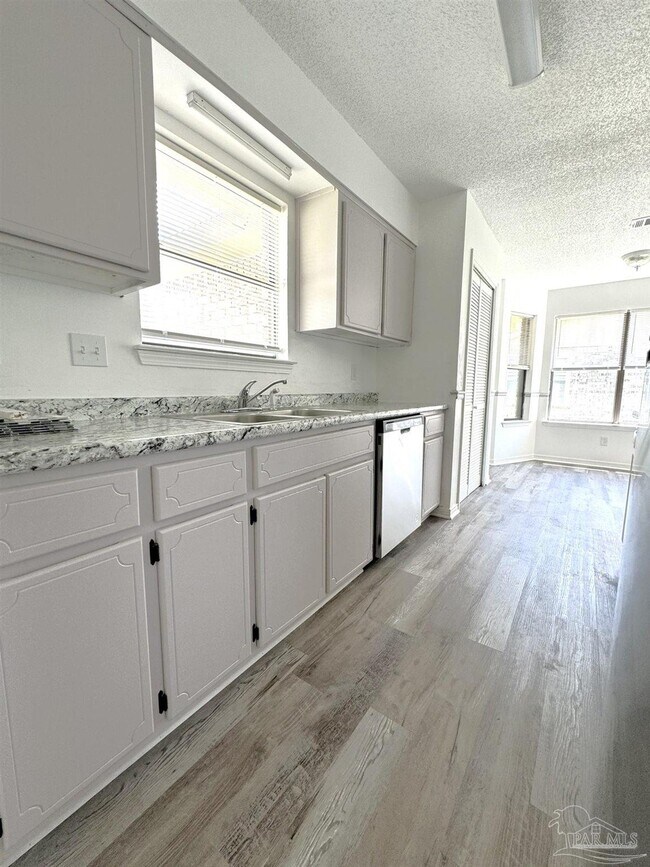Foto del edificio - 2300 Windstone Dr