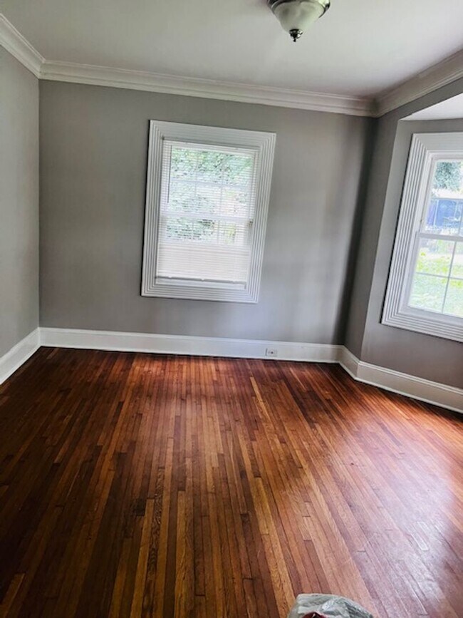 Foto del edificio - 4 bedroom, 2 bathroom house