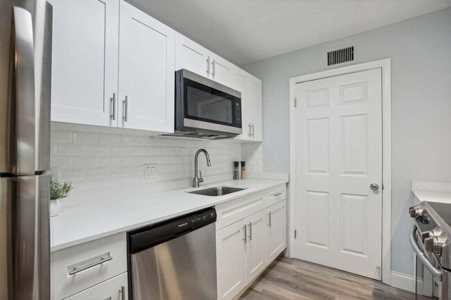 Foto del edificio - 2315 N Congress Ave