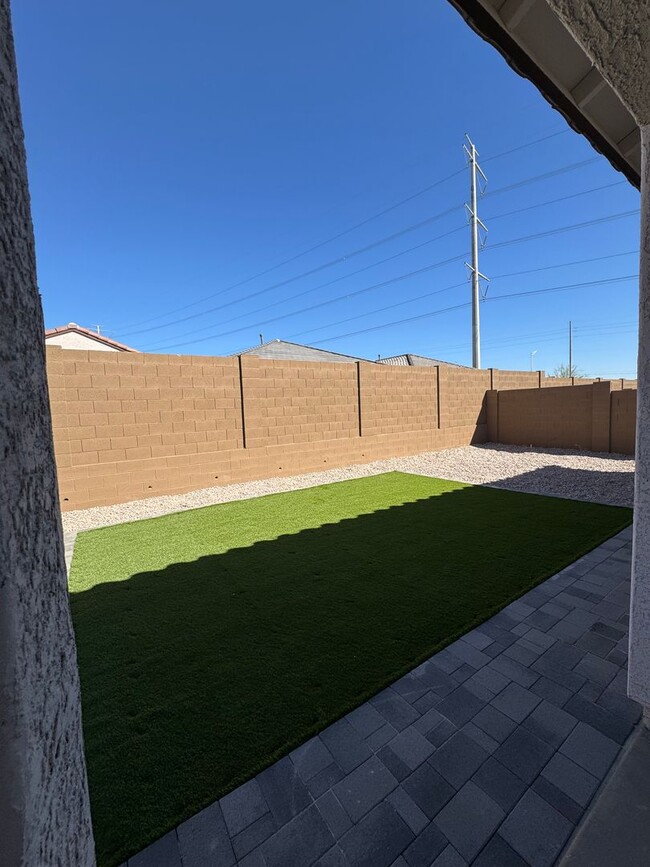 Foto del edificio - BRAND NEW 5 BEDROOM HOME IN MIDDLE VISTA: ...