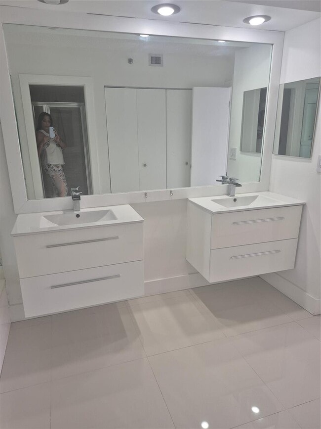 Foto del edificio - 3600 Mystic Pointe Dr