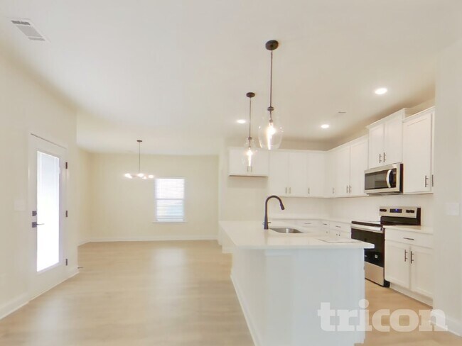 Foto del edificio - 615 Cantrell Dr