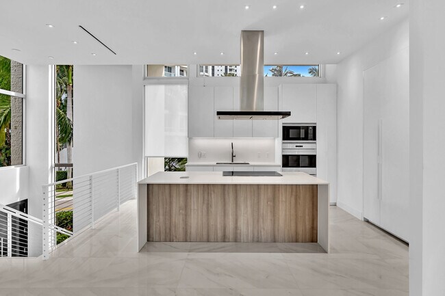 Building Photo - 3750 Yacht Club Dr