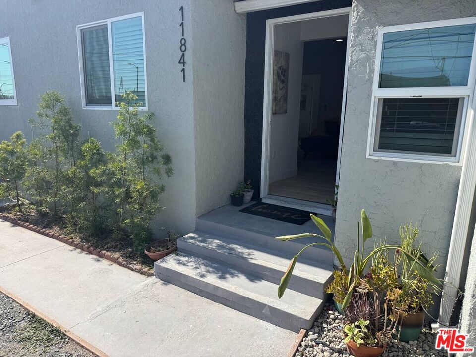 Foto principal - 11837 Runnymede St