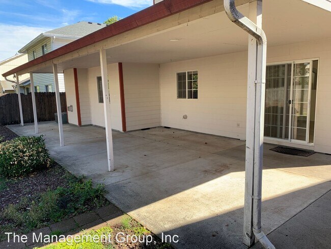 Building Photo - 4 br, 2.5 bath House - 16302 NE 13th Street