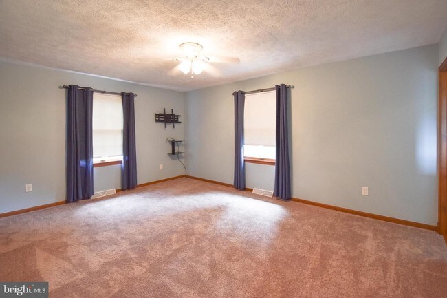 Foto del edificio - 515 Windy Ridge Rd