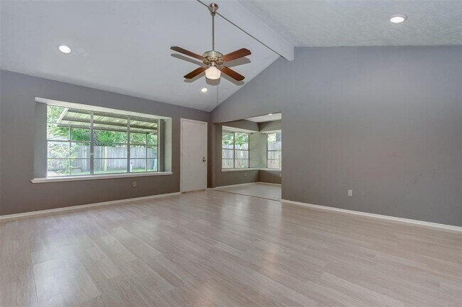 Foto del edificio - 7659 Winkle Wood Ln