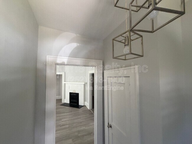 Foto del edificio - 821 Marigold St