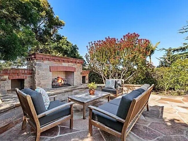 Foto del edificio - Ideal Location w/ Ocean Views - Perfect Spot for Del Mar Racing Season